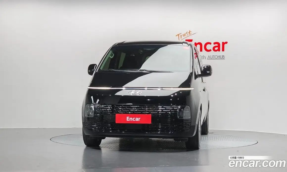 Hyundai Staria 2023 2.2 автомат (гидро), фото 3