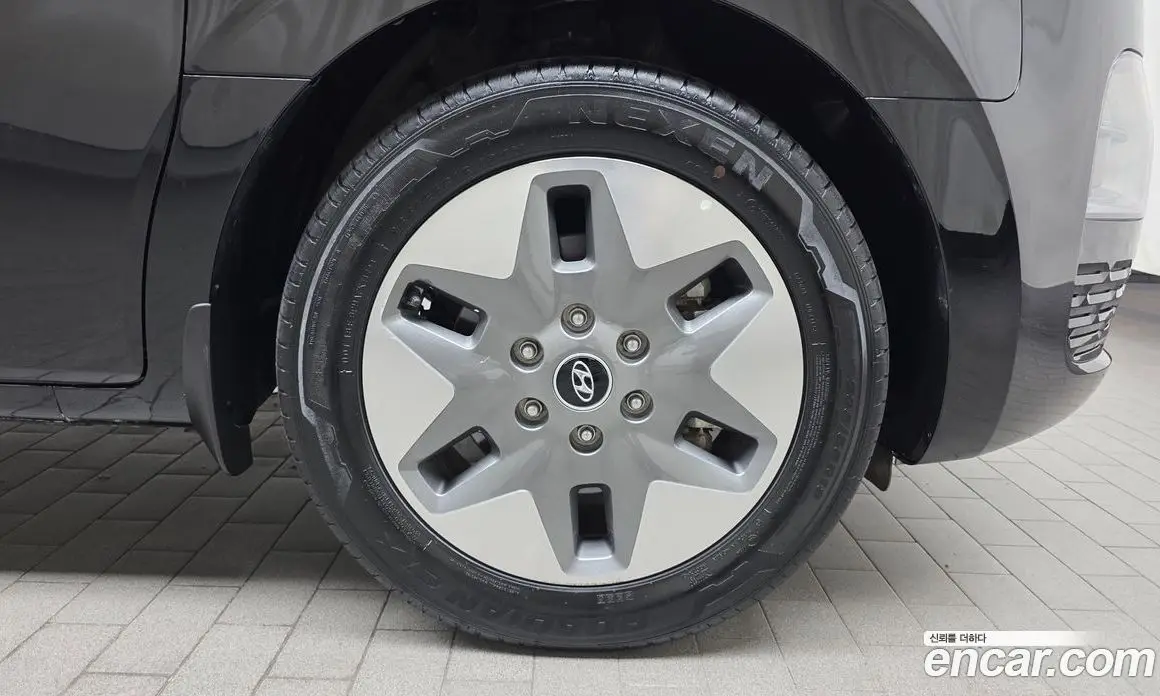 Hyundai Staria 2023 2.2 автомат (гидро), фото 7