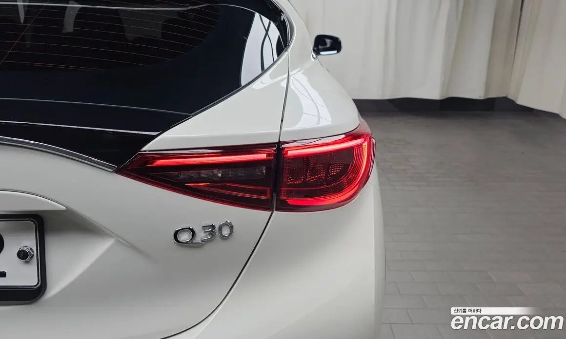 Infiniti Q30 2019 2.0 автомат (гидро), фото 8 Infiniti Q30 2019 2.0 автомат (гидро), фото 8