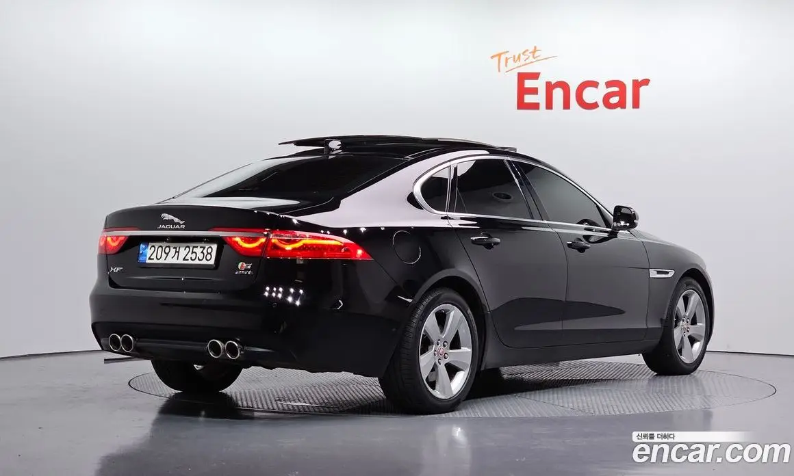 Jaguar XF 2018 2.0 автомат (гидро), фото 2 Jaguar XF 2018 2.0 автомат (гидро), фото 2