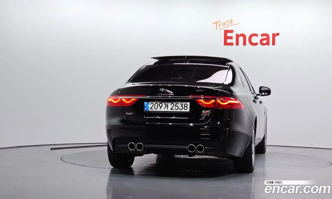 Jaguar XF 2018 2.0 автомат (гидро), фото 4 Jaguar XF 2018 2.0 автомат (гидро), фото 4