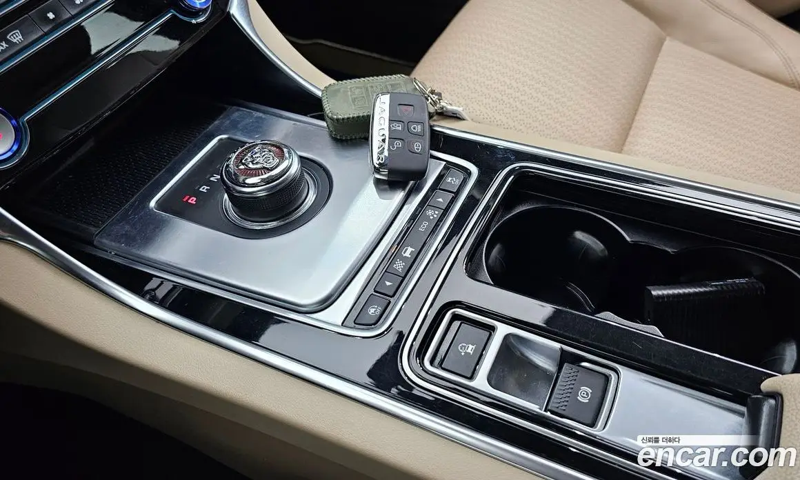 Jaguar XF 2018 2.0 автомат (гидро), фото 9 Jaguar XF 2018 2.0 автомат (гидро), фото 9