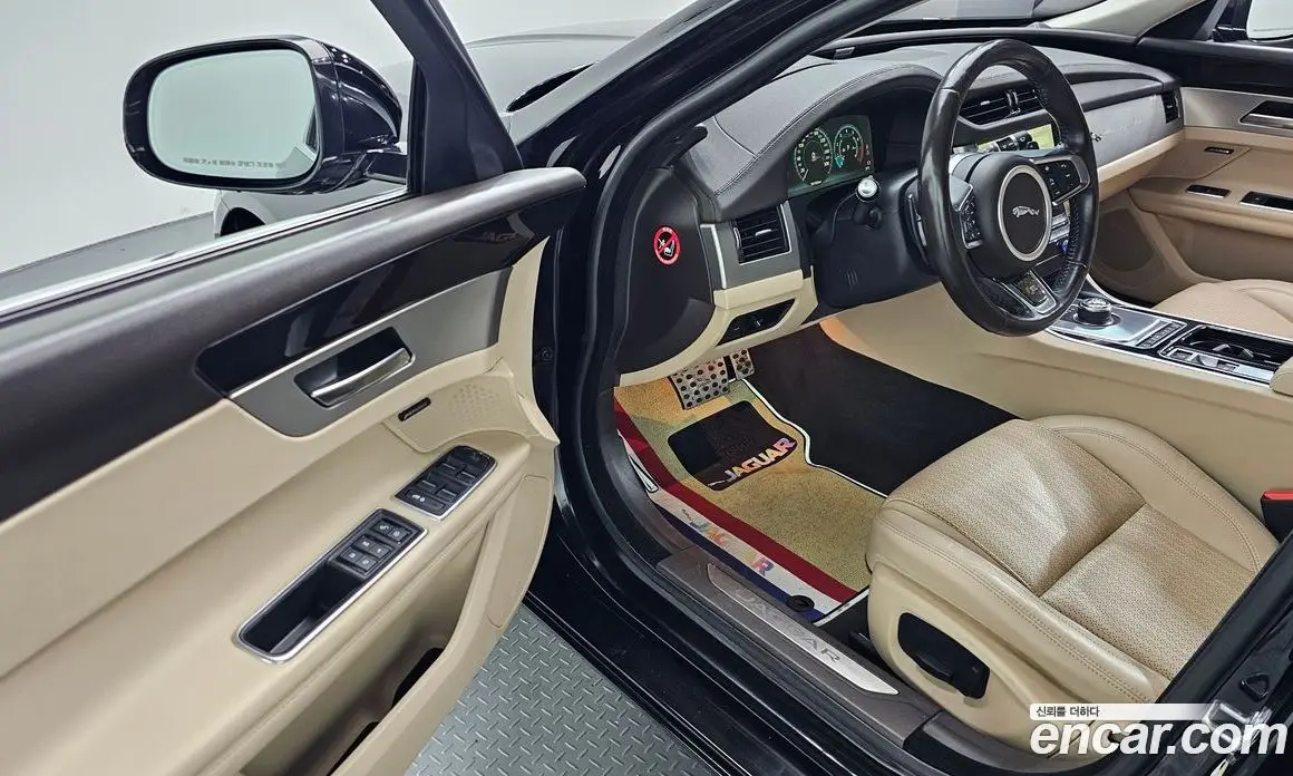 Jaguar XF 2018 2.0 автомат (гидро), фото 10 Jaguar XF 2018 2.0 автомат (гидро), фото 10