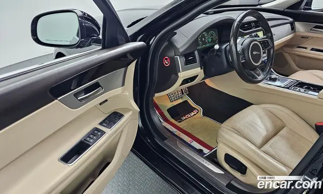 Jaguar XF 2018 2.0 автомат (гидро), миниатюра 10 Jaguar XF 2018 2.0 автомат (гидро), миниатюра 10