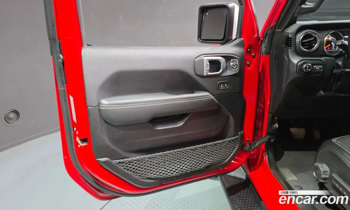 Jeep Wrangler 2022 2.0 автомат (гидро), фото 14 Jeep Wrangler 2022 2.0 автомат (гидро), фото 14