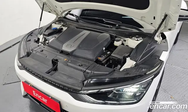 Kia EV6 2023 0.1 автомат (гидро), миниатюра 6