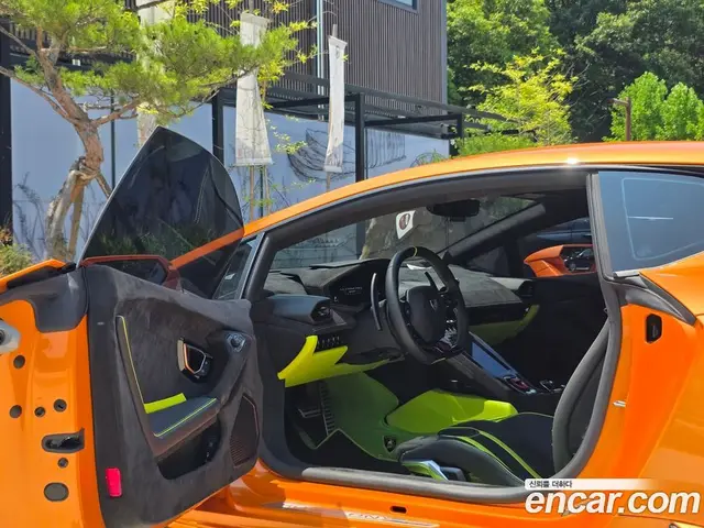 Lamborghini Huracan 2023 5.2 автомат (гидро), миниатюра 10 Lamborghini Huracan 2023 5.2 автомат (гидро), миниатюра 10