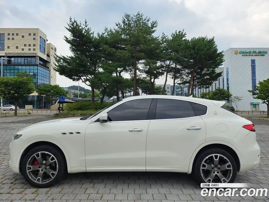 Maserati Levante 2017 3.0 автомат (гидро), фото 5 Maserati Levante 2017 3.0 автомат (гидро), фото 5