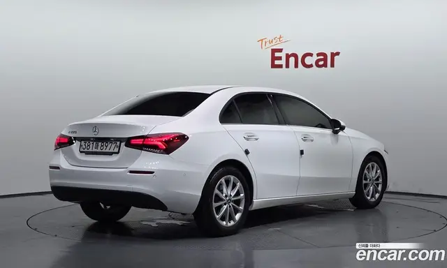 Mercedes-Benz A-Class 2020 2.0 автомат (гидро), миниатюра 2