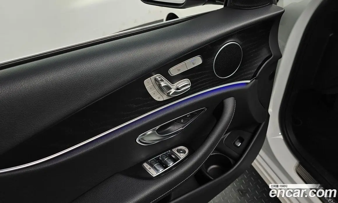 Mercedes-Benz E-Class 2023 2.0 автомат (гидро), фото 19