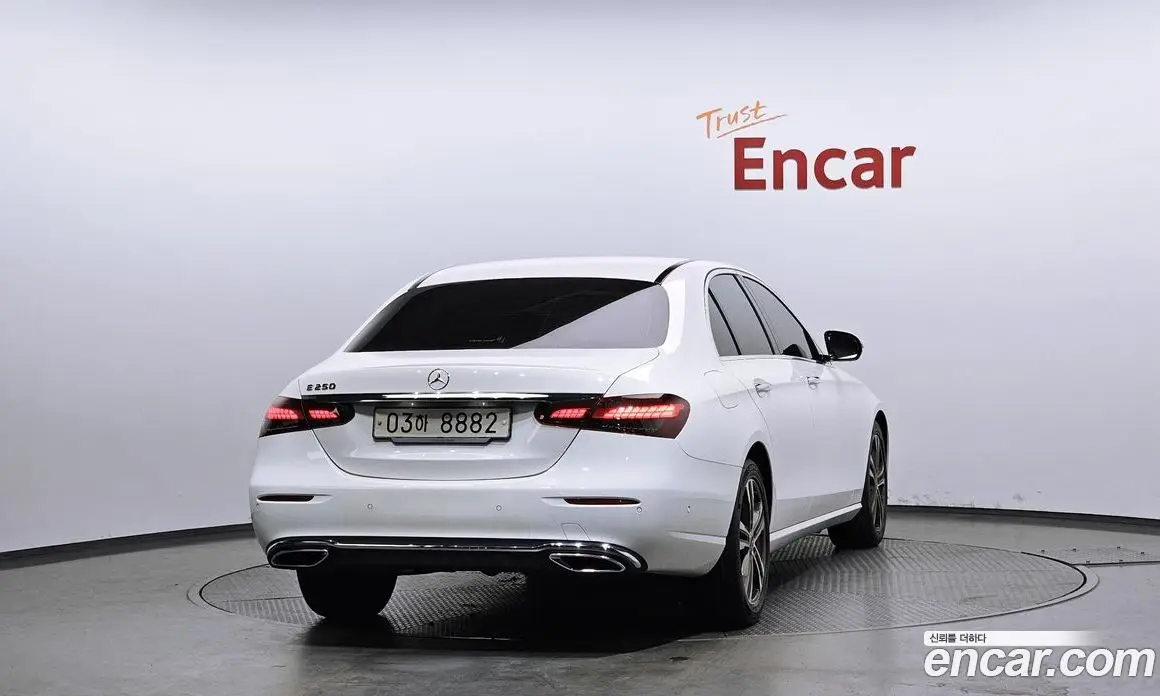 Mercedes-Benz E-Class 2023 2.0 автомат (гидро), фото 4