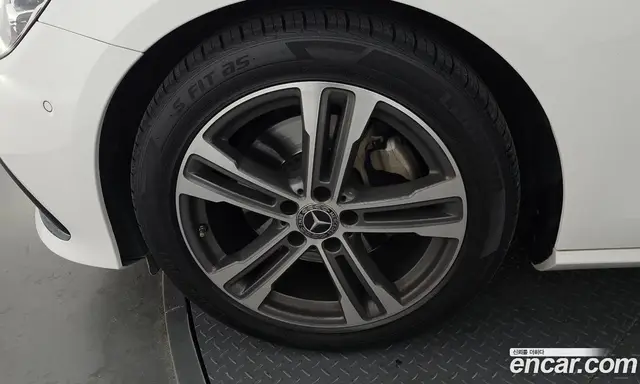 Mercedes-Benz E-Class 2023 2.0 автомат (гидро), миниатюра 5