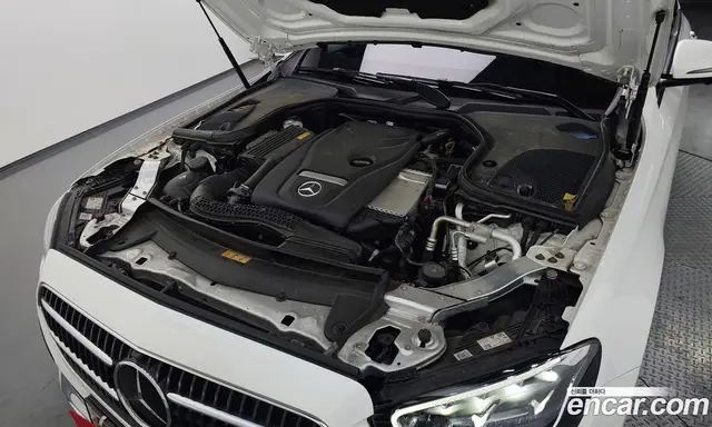 Mercedes-Benz E-Class 2023 2.0 автомат (гидро), миниатюра 6