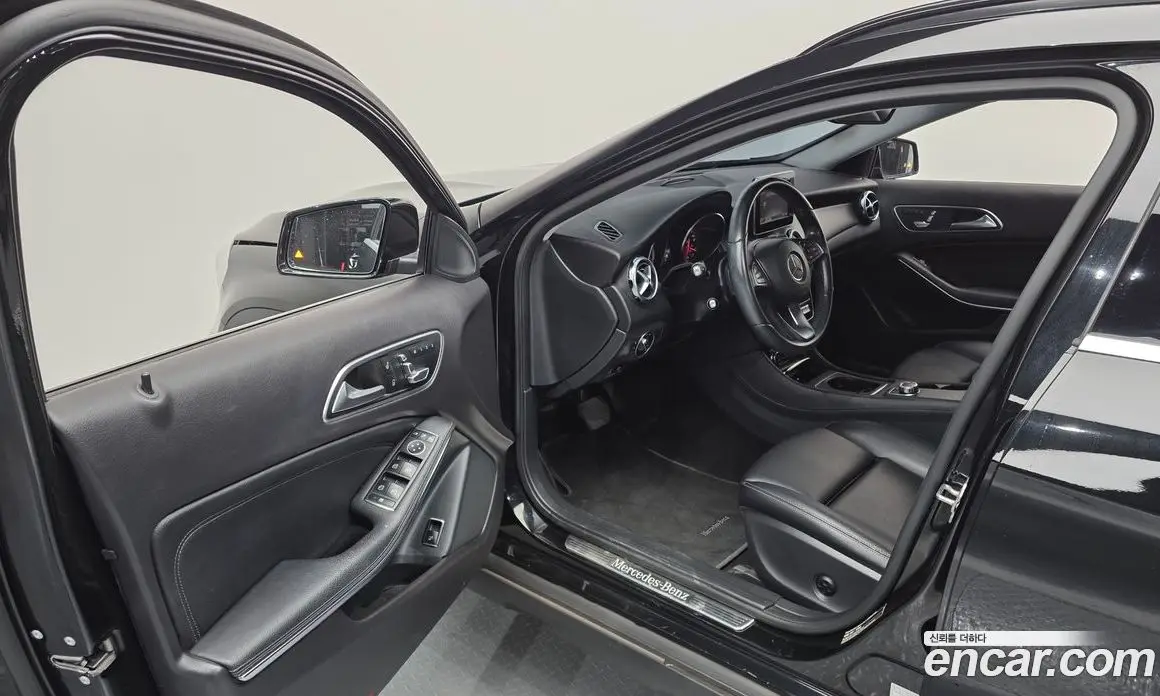 Mercedes-Benz GLA-Class 2018 2.0 автомат (гидро), фото 11 Mercedes-Benz GLA-Class 2018 2.0 автомат (гидро), фото 11