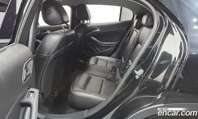 Mercedes-Benz GLA-Class 2018 2.0 автомат (гидро), миниатюра 12