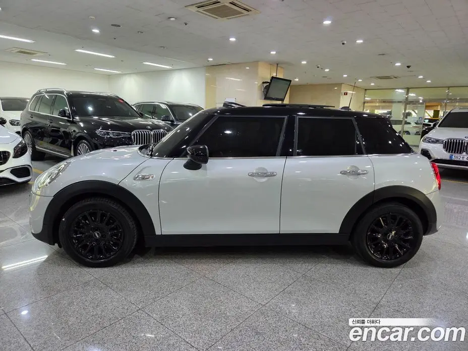 Mini Cooper 2019 2.0 автомат (гидро), фото 3 Mini Cooper 2019 2.0 автомат (гидро), фото 3