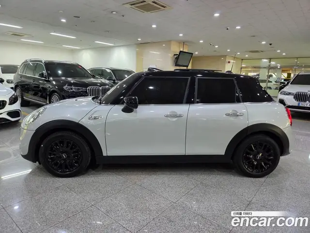 Mini Cooper 2019 2.0 автомат (гидро), миниатюра 3 Mini Cooper 2019 2.0 автомат (гидро), миниатюра 3