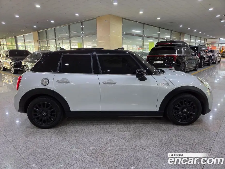 Mini Cooper 2019 2.0 автомат (гидро), фото 5 Mini Cooper 2019 2.0 автомат (гидро), фото 5