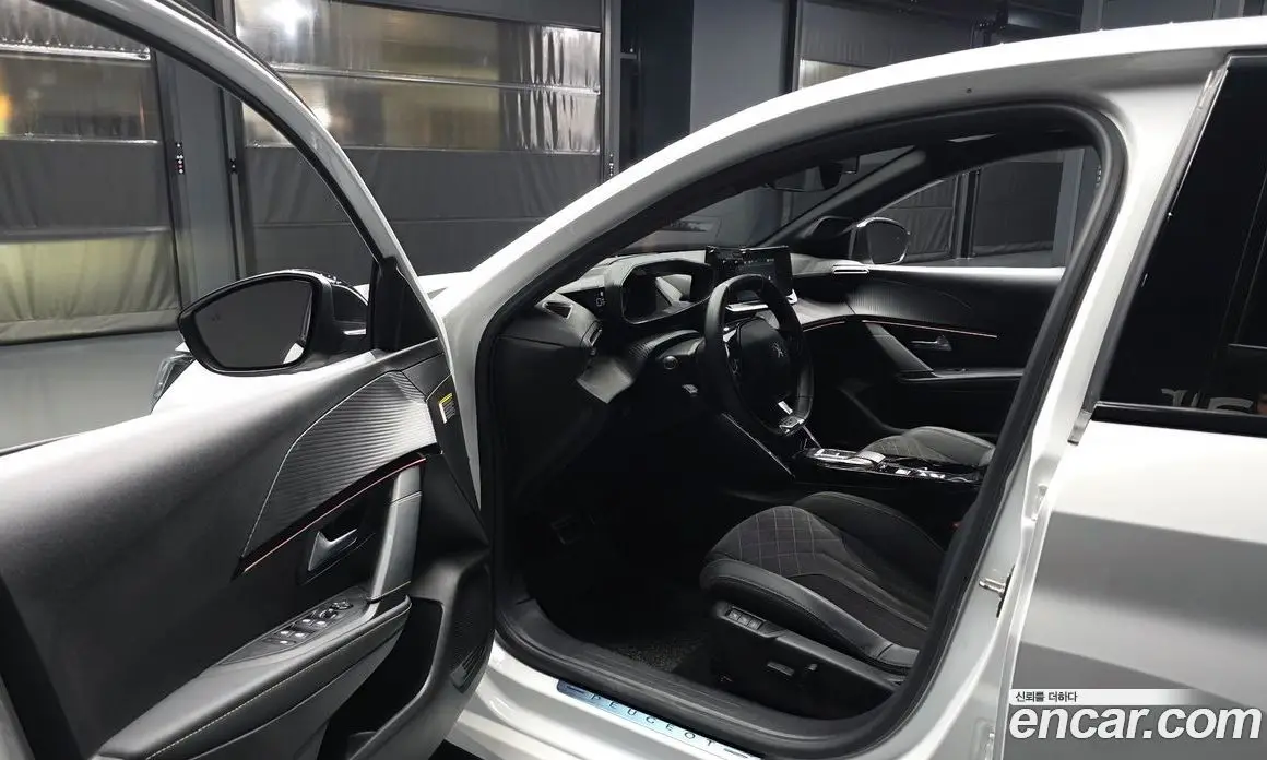 Peugeot 208 2023 0.1 автомат (гидро), фото 13