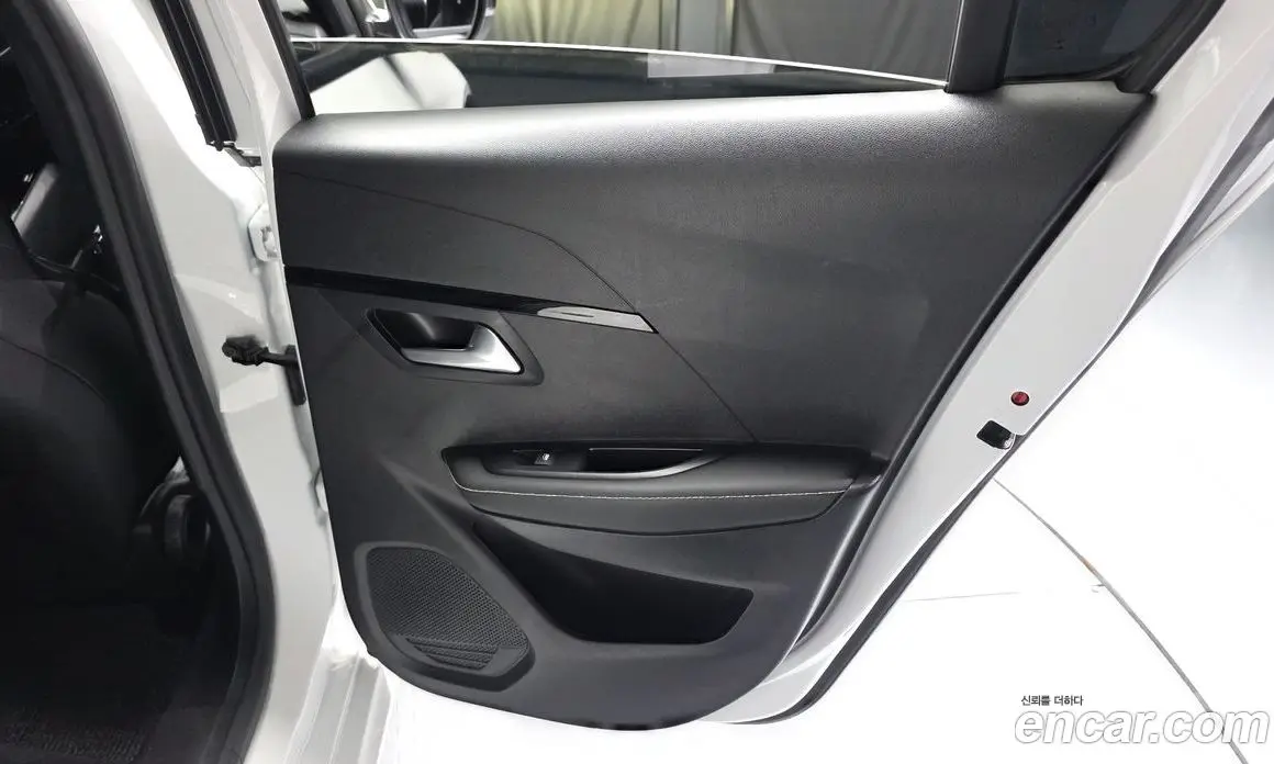 Peugeot 208 2023 0.1 автомат (гидро), фото 15