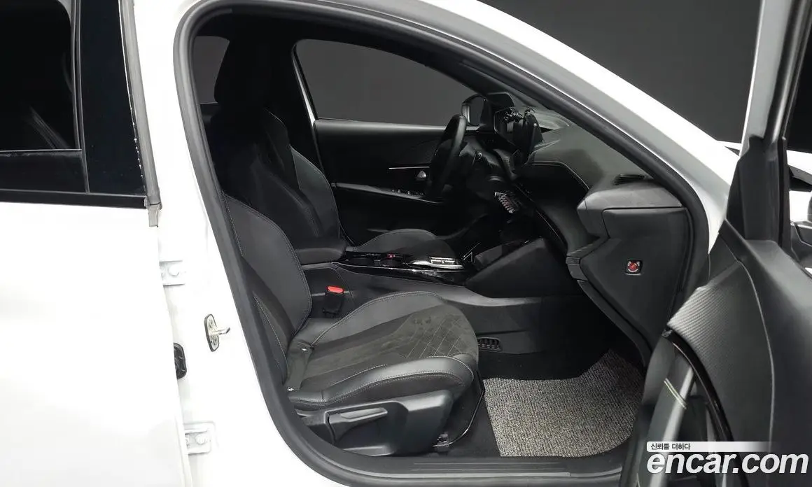 Peugeot 208 2023 0.1 автомат (гидро), фото 17