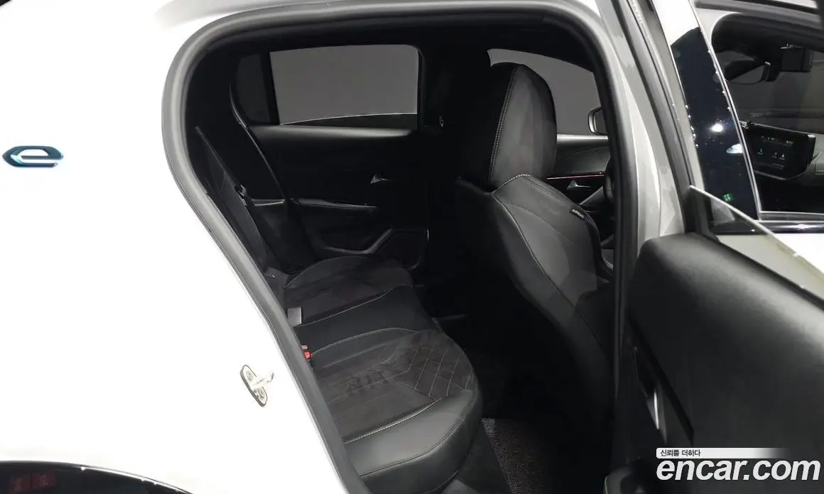 Peugeot 208 2023 0.1 автомат (гидро), фото 18