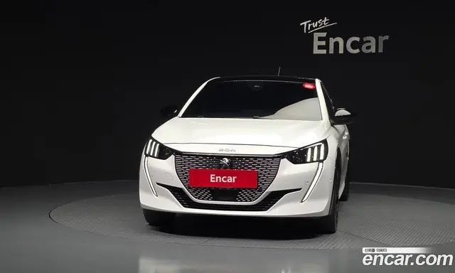 Peugeot 208 2023 0.1 автомат (гидро), миниатюра 3