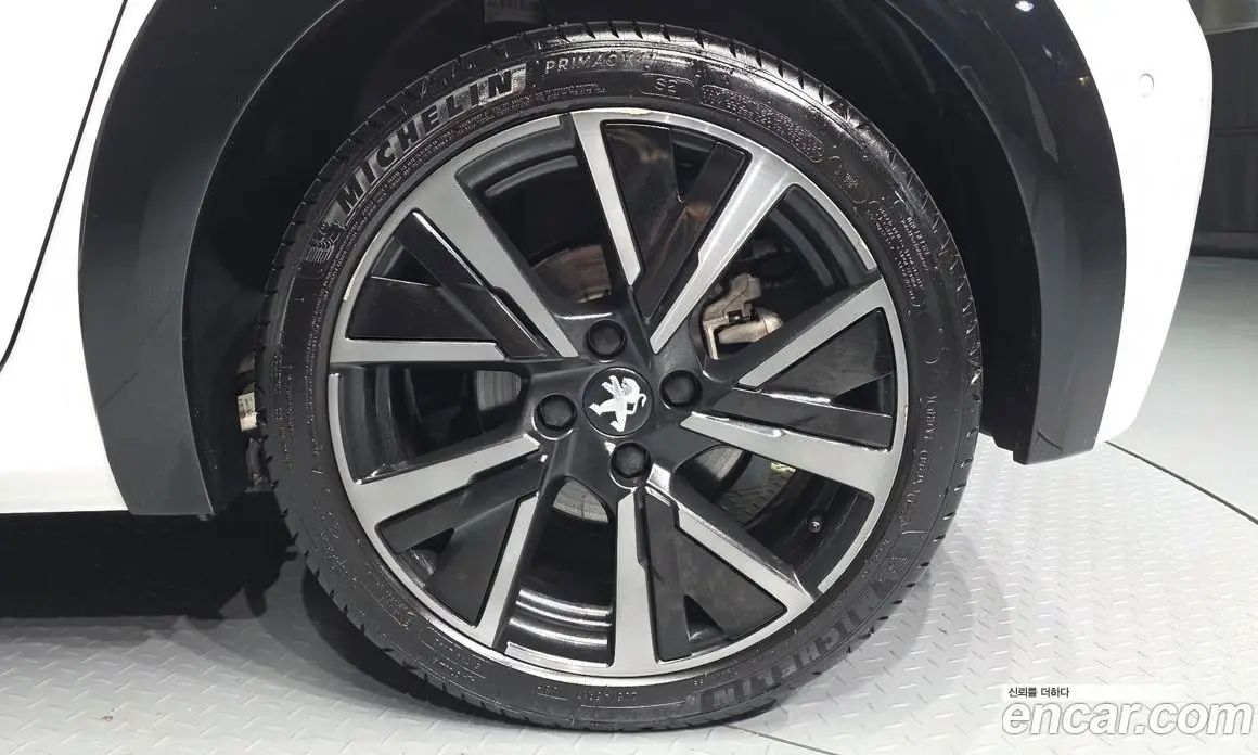 Peugeot 208 2023 0.1 автомат (гидро), фото 5