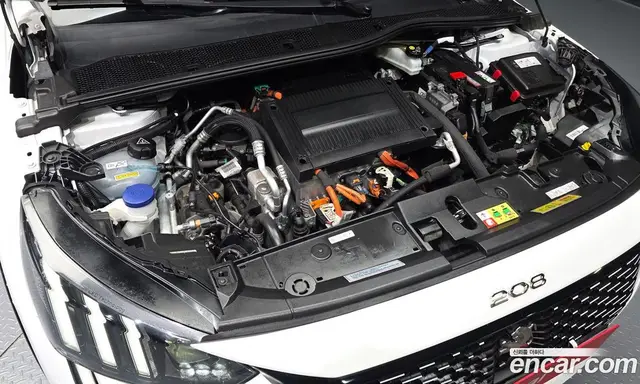 Peugeot 208 2023 0.1 автомат (гидро), миниатюра 6