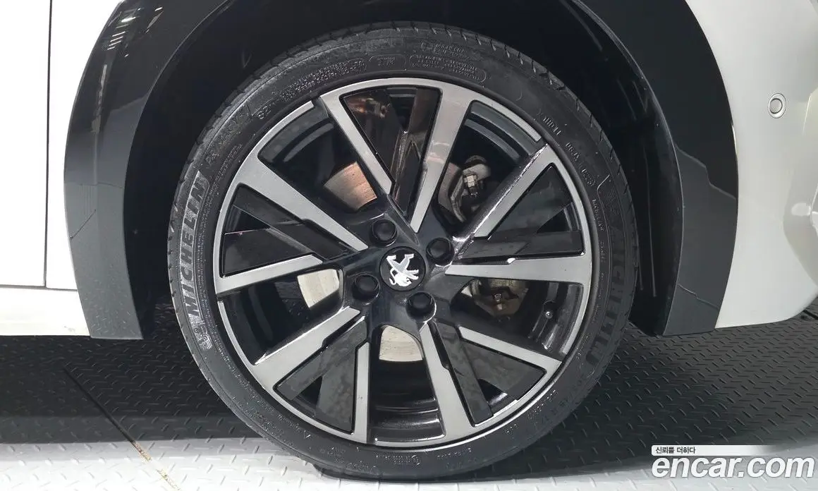 Peugeot 208 2023 0.1 автомат (гидро), фото 7