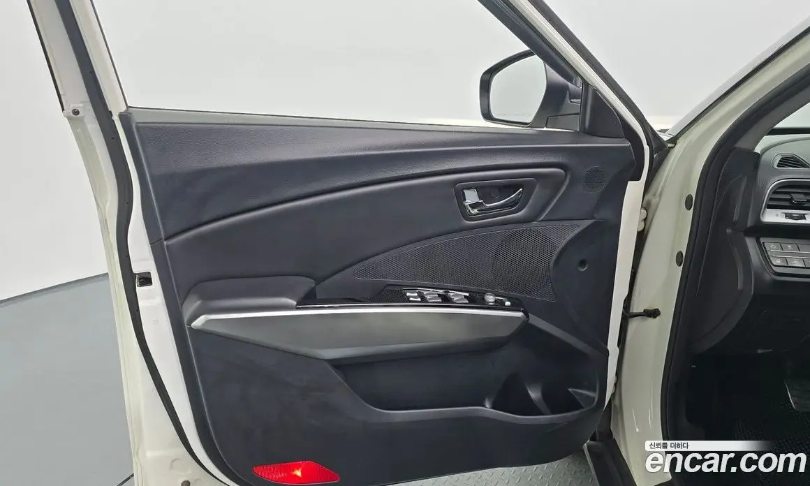 SsangYong TIBOLI 2015 1.6 автомат (гидро), фото 14 SsangYong TIBOLI 2015 1.6 автомат (гидро), фото 14