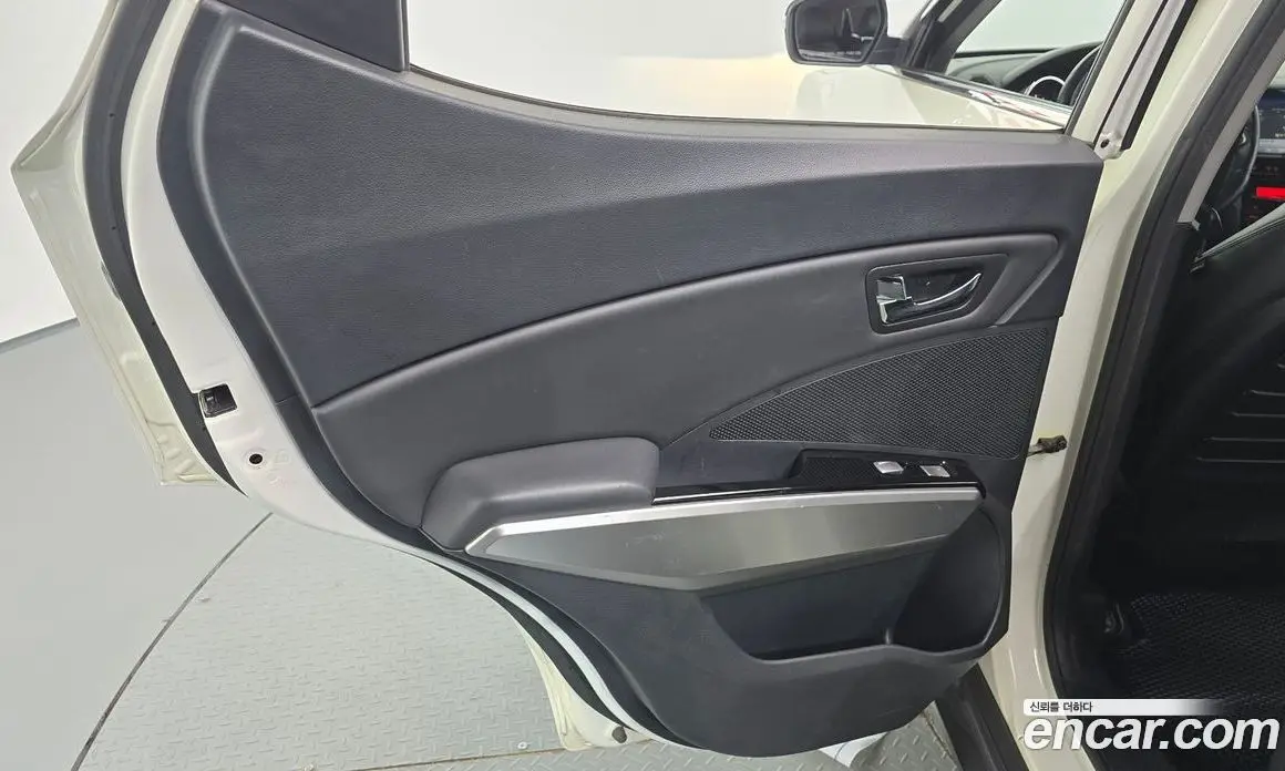 SsangYong TIBOLI 2015 1.6 автомат (гидро), фото 15 SsangYong TIBOLI 2015 1.6 автомат (гидро), фото 15
