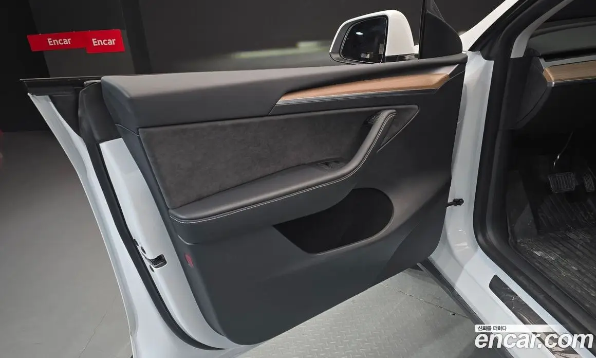 Tesla Model Y 2024 0.2 автомат (гидро), фото 14 Tesla Model Y 2024 0.2 автомат (гидро), фото 14