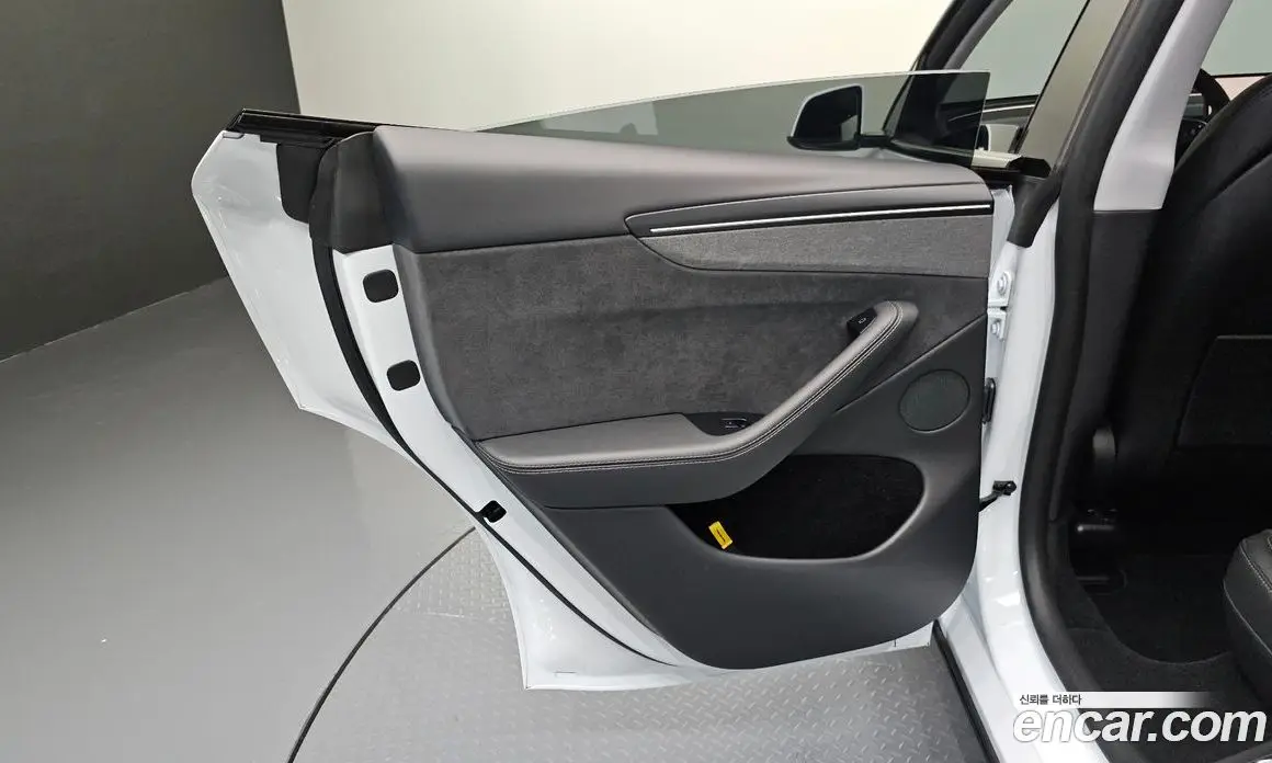 Tesla Model Y 2025 0.2 автомат (гидро), фото 15 Tesla Model Y 2025 0.2 автомат (гидро), фото 15