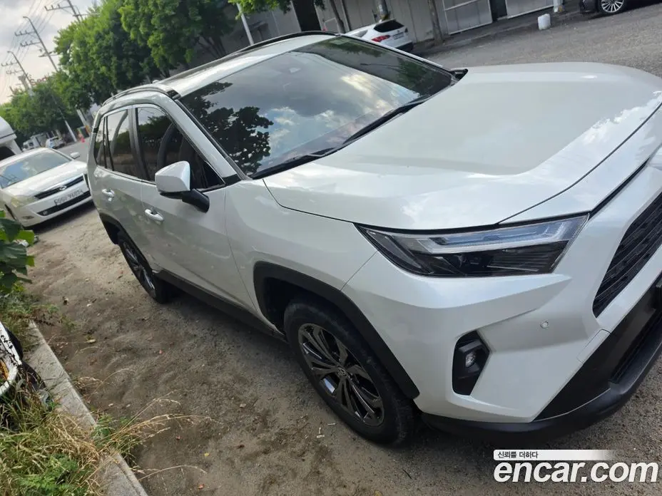 Toyota RAV4 2023 2.5 автомат (вариатор), фото 2 Toyota RAV4 2023 2.5 автомат (вариатор), фото 2