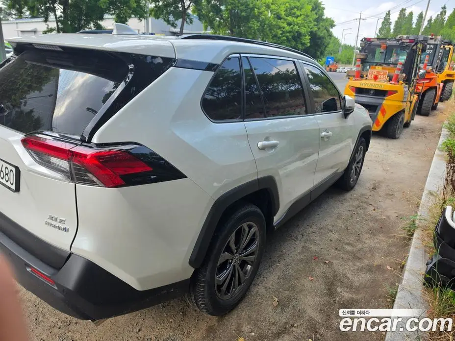 Toyota RAV4 2023 2.5 автомат (вариатор), фото 4 Toyota RAV4 2023 2.5 автомат (вариатор), фото 4