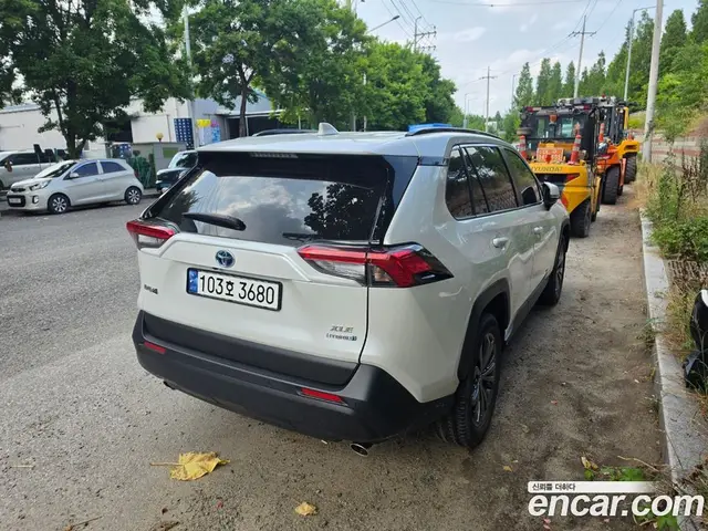 Toyota RAV4 2023 2.5 автомат (вариатор), миниатюра 5 Toyota RAV4 2023 2.5 автомат (вариатор), миниатюра 5