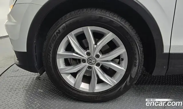 Volkswagen Tiguan 2020 2.0 автомат (гидро), миниатюра 4 Volkswagen Tiguan 2020 2.0 автомат (гидро), миниатюра 4