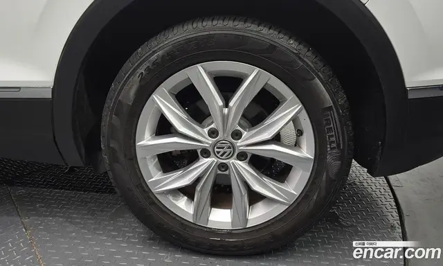 Volkswagen Tiguan 2020 2.0 автомат (гидро), миниатюра 6 Volkswagen Tiguan 2020 2.0 автомат (гидро), миниатюра 6