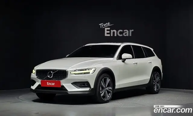 Volvo V60 2019 2.0 автомат (гидро), миниатюра 1 Volvo V60 2019 2.0 автомат (гидро), миниатюра 1