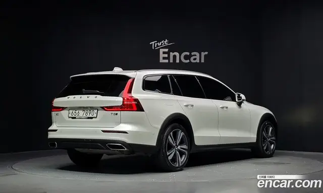 Volvo V60 2019 2.0 автомат (гидро), миниатюра 2 Volvo V60 2019 2.0 автомат (гидро), миниатюра 2