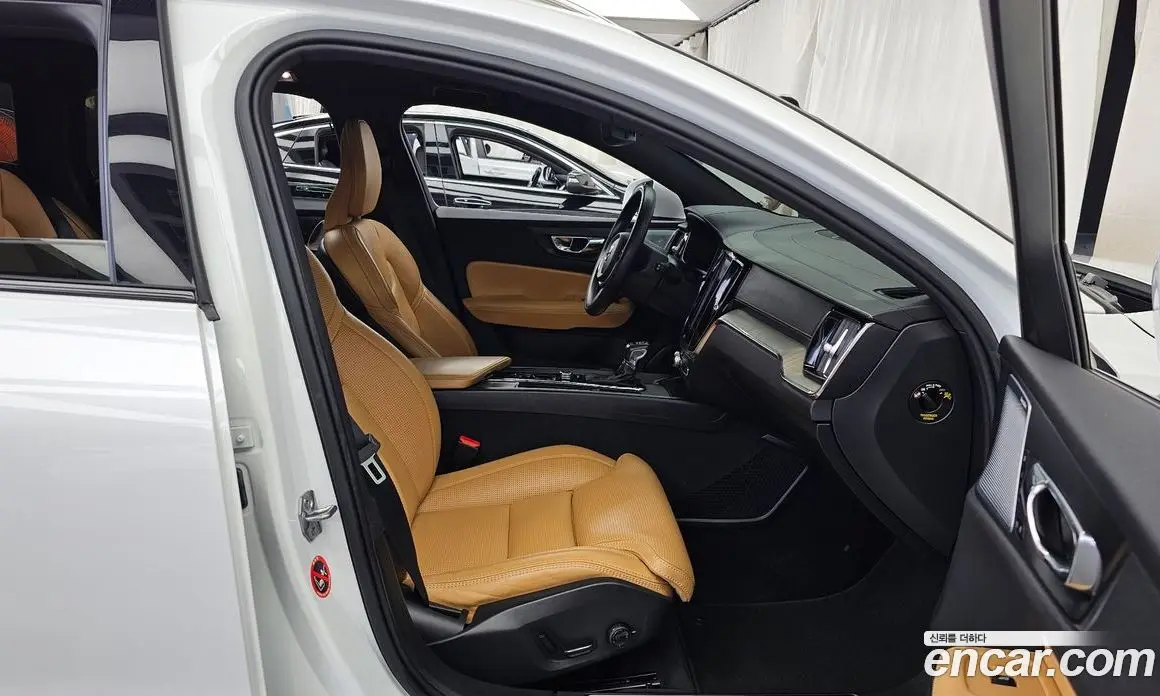 Volvo V60 2019 2.0 автомат (гидро), фото 11 Volvo V60 2019 2.0 автомат (гидро), фото 11