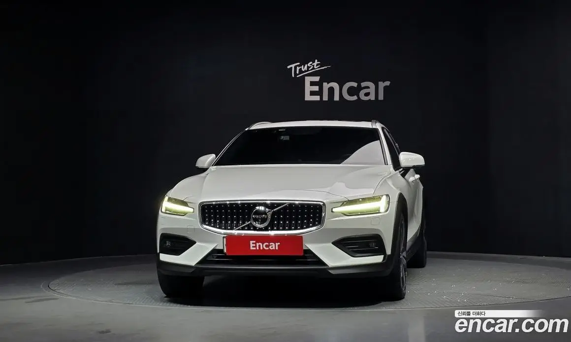 Volvo V60 2019 2.0 автомат (гидро), фото 3 Volvo V60 2019 2.0 автомат (гидро), фото 3