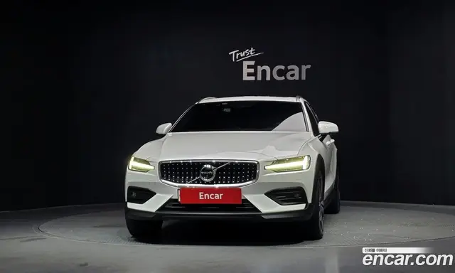 Volvo V60 2019 2.0 автомат (гидро), миниатюра 3 Volvo V60 2019 2.0 автомат (гидро), миниатюра 3