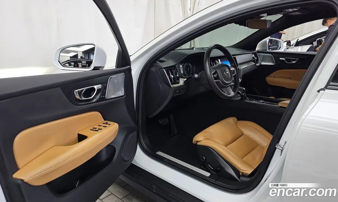 Volvo V60 2019 2.0 автомат (гидро), фото 10 Volvo V60 2019 2.0 автомат (гидро), фото 10