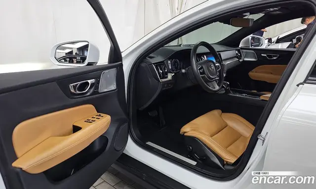 Volvo V60 2019 2.0 автомат (гидро), миниатюра 10 Volvo V60 2019 2.0 автомат (гидро), миниатюра 10