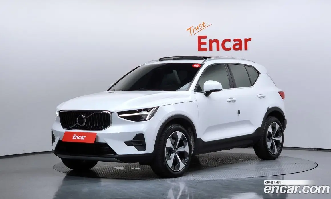 Volvo XC40 2023 2.0 автомат (гидро), фото 1 Volvo XC40 2023 2.0 автомат (гидро), фото 1