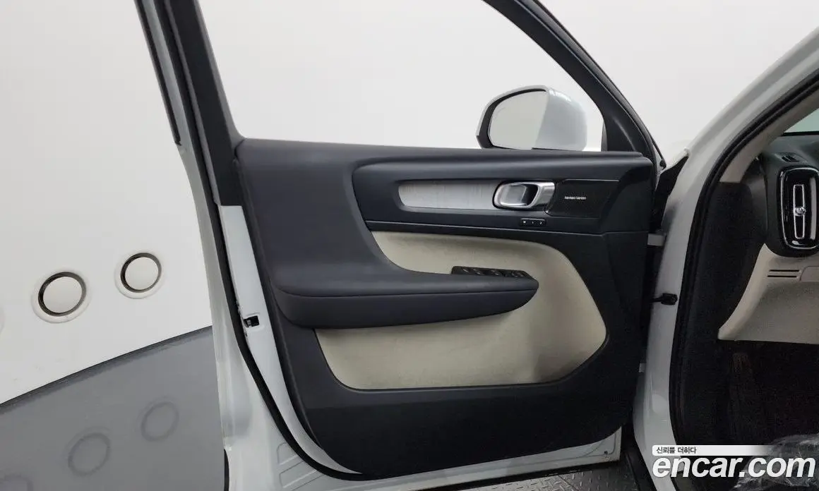 Volvo XC40 2023 2.0 автомат (гидро), фото 14 Volvo XC40 2023 2.0 автомат (гидро), фото 14