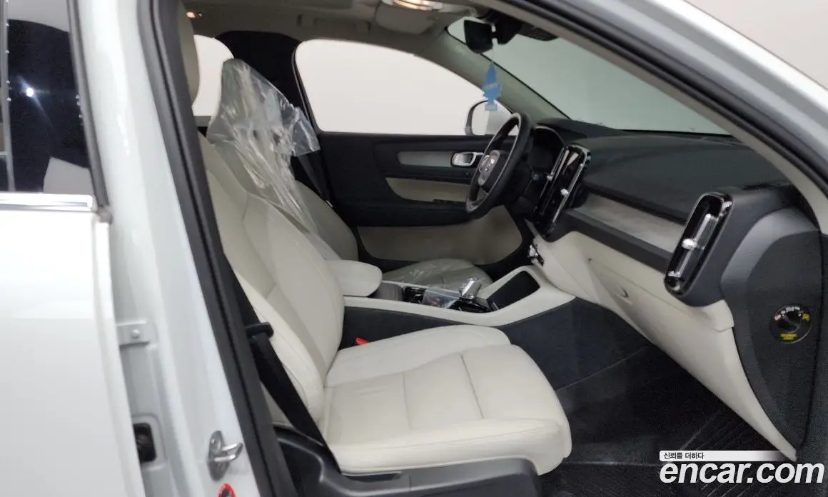 Volvo XC40 2023 2.0 автомат (гидро), фото 16 Volvo XC40 2023 2.0 автомат (гидро), фото 16