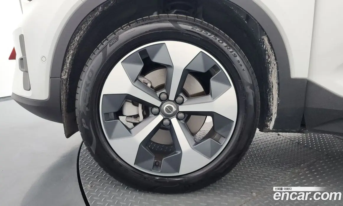 Volvo XC40 2023 2.0 автомат (гидро), фото 5 Volvo XC40 2023 2.0 автомат (гидро), фото 5